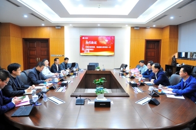 無(wú)錫市委常委、統(tǒng)戰(zhàn)部長(zhǎng)周常青帶隊(duì)拜訪(fǎng)蘇美達(dá)集團(tuán)